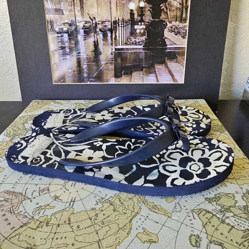 Kate Spade‎ ♠️ floral flip flops, size 9